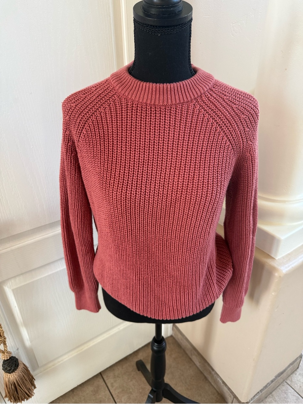 Evereve Classic Crewneck Shaker Stitch Sweater in Dusty Rose